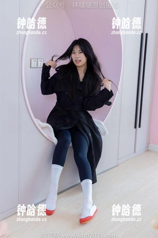 BoBoSocks袜啵啵-小甜豆 BoBoSocks袜啵啵 - 小甜豆穿得花样翻新,三套服装你喜欢哪套?下载后再说!