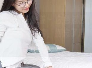 BoBoSocks袜啵啵 – 白色过膝，超厚白丝，稚予又在搞事情，别忘了理智消费这资源！