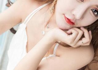 GIRLT果团网 – 被镂空吸引的眼球：关于莫雅淇的写真奇遇