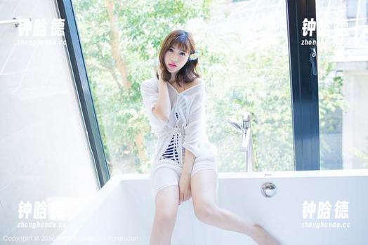IMiss爱蜜社-梦心月 IMiss爱蜜社 - 对照镜子呢,梦心月和她的纯白写真教我,你也可以很‘白’但要稳妥!