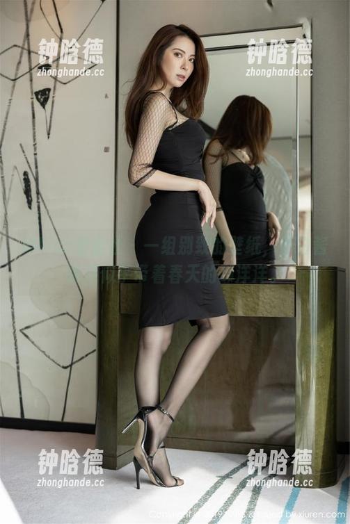 IMiss爱蜜社-萌白酱 IMiss爱蜜社 - 一组别致的壁纸,萌白酱裸足似乎带着春天的懒洋洋。
