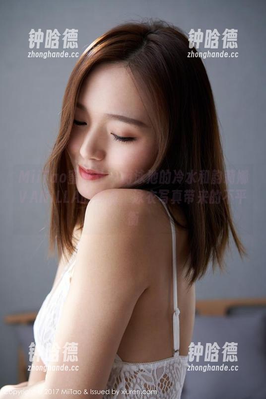 MiiTao蜜桃社-韵莉娜VANILLA MiiTao蜜桃社 - 游泳池的冷水和韵莉娜VANILLA的热力,泳衣写真带来的不平衡
