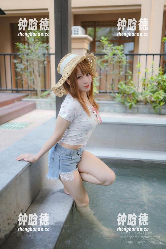 不为人知的Nyako喵子少女写真，秘密部屋说得过去吗？