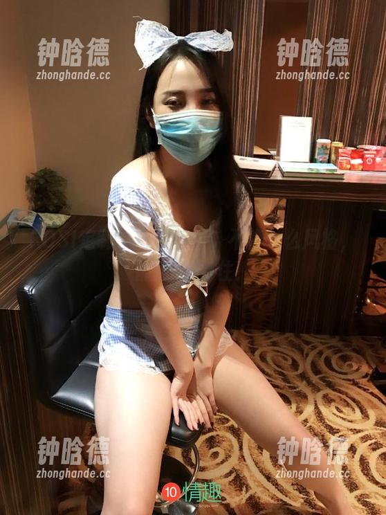 ROSI口罩 ROSI定制:白色丝袜,不管什么风格,都能hold住!