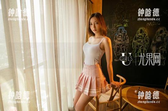 UGirls尤果网-尤菲儿 UGirls尤果网 - 尤菲儿的“奶牛”写真集:别担心,这里不卖奶,只卖美!