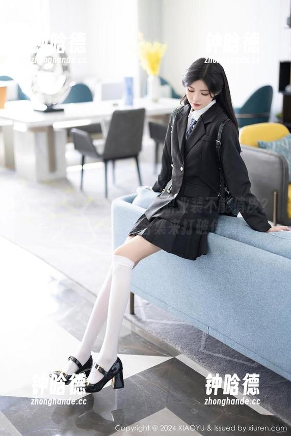 XIAOYU语画界-苏苏阿 XIAOYU语画界 - 谁说职业装不能俏皮?苏苏阿这组写真合集来打破传统!
