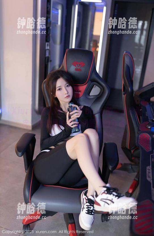Xiuren秀人网-M梦baby Xiuren秀人网 - M梦baby的一点小调皮:精选里的学妹和原图的对话!