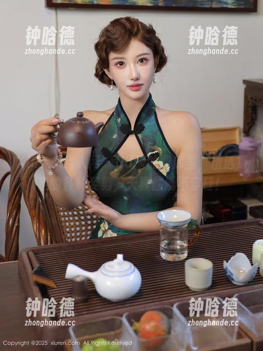 Xiuren秀人网-UU酱 Xiuren秀人网 - UU酱的图库里,精选裸足的各种姿势,天真烂漫不穿鞋!