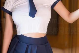 Xiuren秀人网 – 草莓mm的校服套图，下载后是不是能重温校园时光？