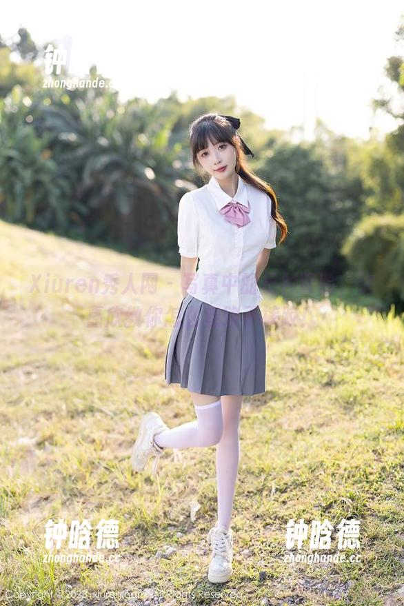 Xiuren秀人网 - 写真中的长衫冒险，许嘉欣教你怎么走路不摔跤！