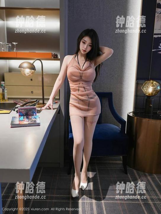 Xiuren秀人网 - 这不是上班，这是度假！陆萱萱的制服OL旅拍，原图等你来嗑！