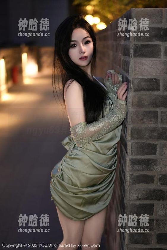 YouMi尤蜜荟-lingyu69 YouMi尤蜜荟 - 套图里的泳衣正当季,lingyu69其实是个‘海精灵’。