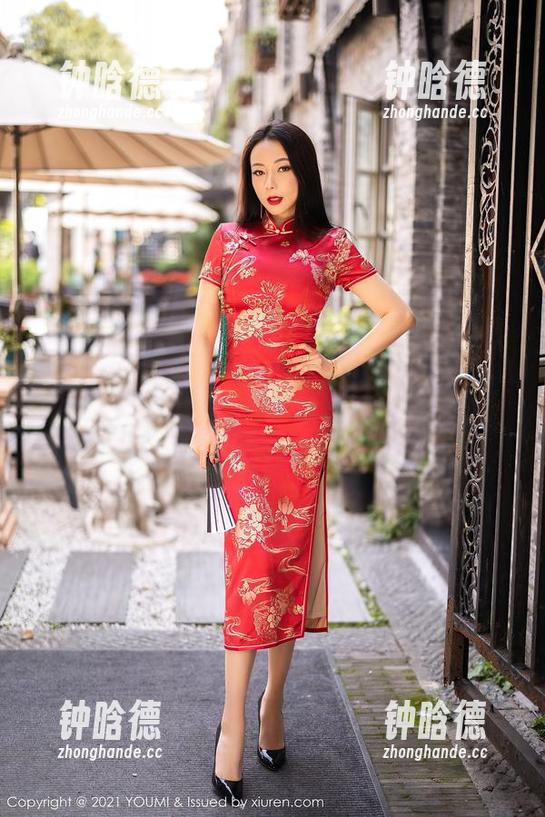 YouMi尤蜜荟-lingyu69 YouMi尤蜜荟 - “lingyu69”的美图更新,看她怎么把简单的网袜穿出新花样。