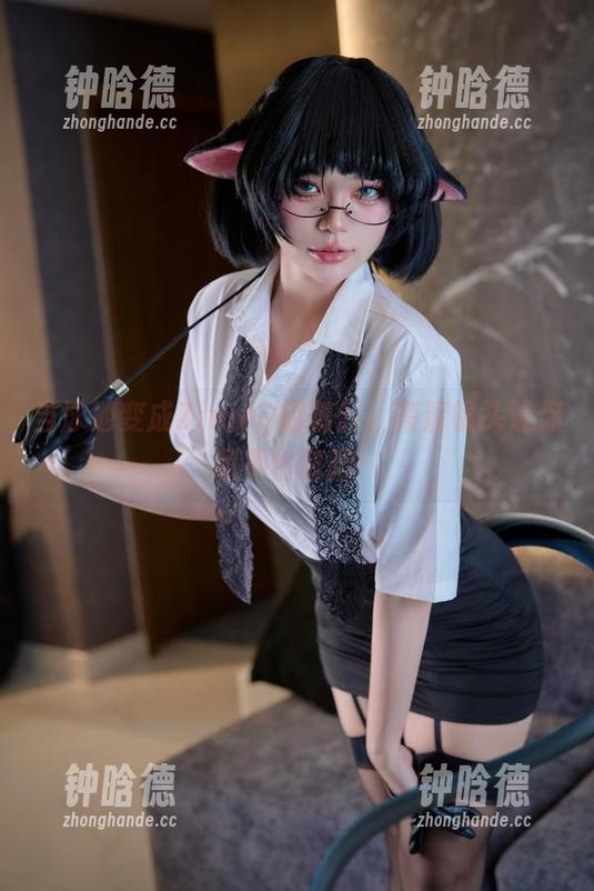 ZinieQ 当泳池变成ZinieQ的舞台,高清镜头让你忍不住瞎聊!