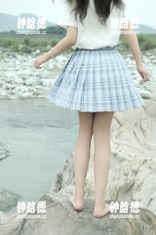eloise软软 eloise软软的夏日全集,原图能不能再加点滤镜啊?