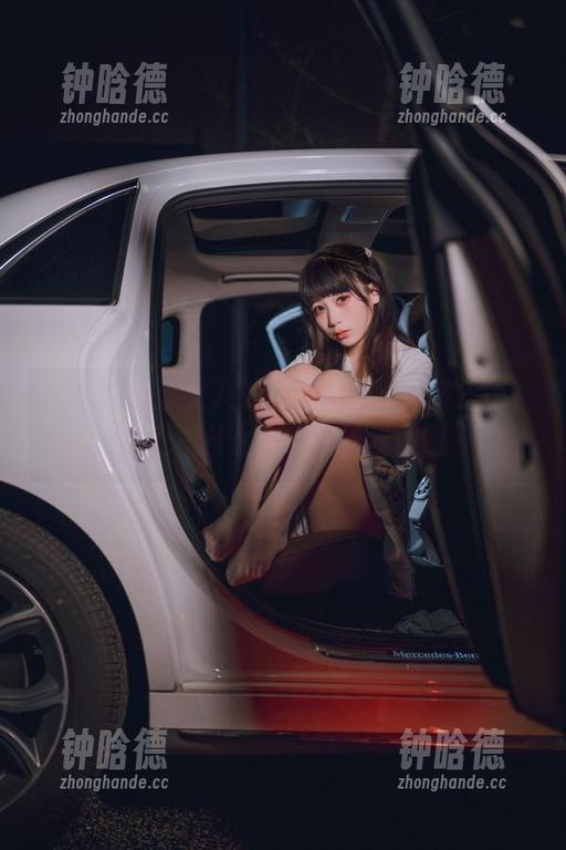 usejan蓝蓝 usejan蓝蓝女友的私房图包:写实?不,总之就是‘什么鬼,看得我傻眼’!