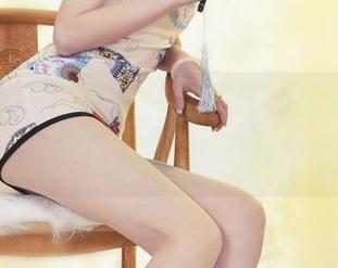 丽柜 – 定制的风格，甜甜和她的贵足盛宴，这张图片里隐藏了多少莓汁的味道？