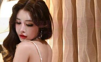 微密圈 – 于芷晴：浴室里的轻松一刻，我怎么觉得有点“违和”？