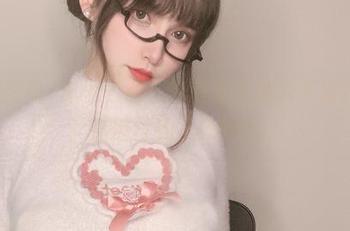 私房+运动+你十七鸽，图集里有种说不出的结合，悄悄打到了我的点。