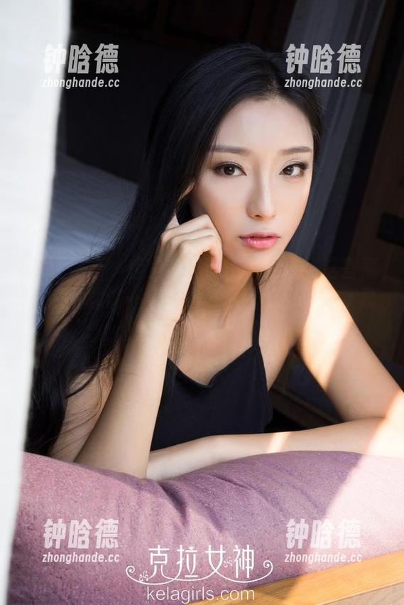 克拉女神 - 佳莹红裙详情大公开！这些高清照片就像一场色彩与欲望的小派对，真想熬夜慢慢欣赏！