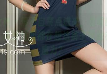 克拉女神 – 情不自禁点进来，嘉萌的短裤写真，高清到我都在想这裤子可能有什么魔力？