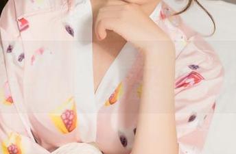 克拉女神 – 菁菁的教室里，图库报道了一些新鲜玩意儿！你准备好被逗乐了吗？