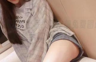 啾小妍：天台上写生意！想免费图册？先给我喝杯咖啡！