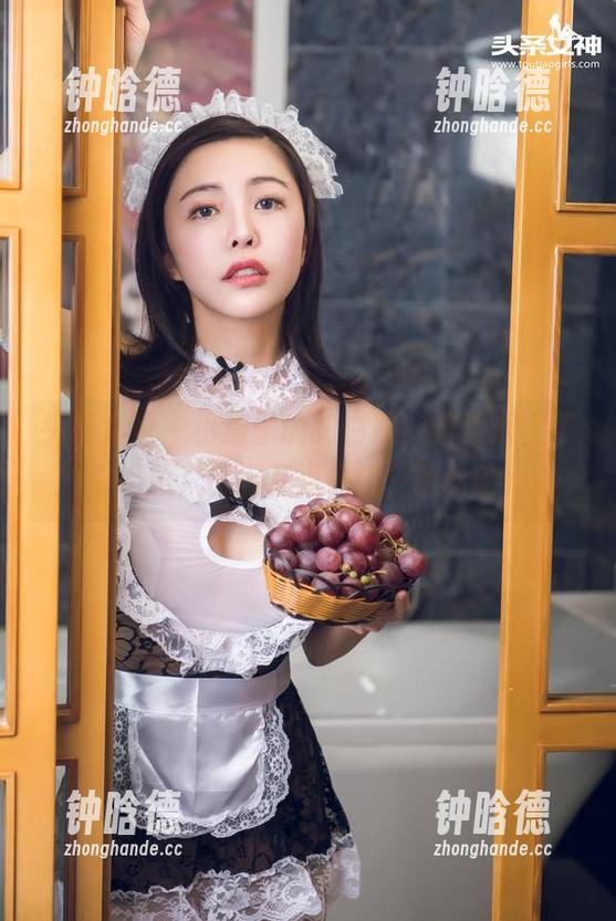 头条女神-小晴子 头条女神 - 小晴子的纯白照,结果遇上了牛奶瓶,情况有点失控,哈哈哈!