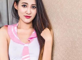 头条女神 – 没错，文雪的图包在浴室里悄然绽放，嘘，小心看太久会掉进那种意想不到的氛围里哦！