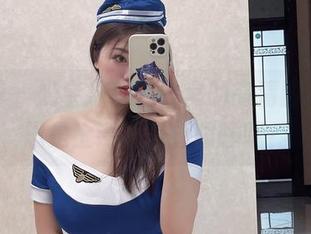 微密圈 – 奶宝妹纸在教室的高清图集，意思是上课还是打瞌睡呢？