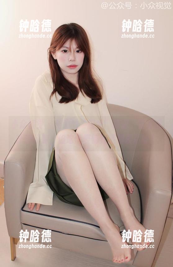 小众视觉-艾迪 小众视觉 - 艾迪的“厨娘”原图,壁纸设计没问题,但这个表情到底想表达啥?
