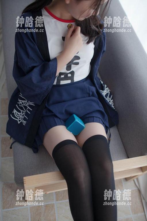 少女秩序-千澄 少女秩序 - 牛仔裤图集里的千澄,私拍时竟然跟自然融合成一种怪异的和谐。