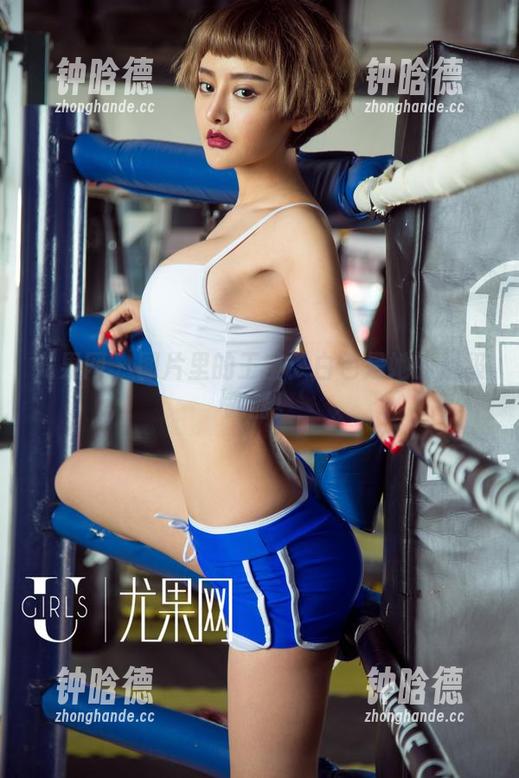 尤果网-王莹 尤果网 - 图片里的王莹:白色是她的超级武器!
