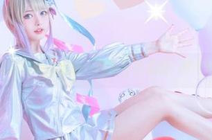 尤猫醒醒ovo定制：内衣写真里的曖昧与轻松
