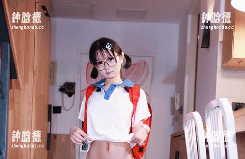 幼水铃衣 这一季的连衣裙,幼水铃衣在图集中为你展示了什么是“衣”与“意”的水乳交融。