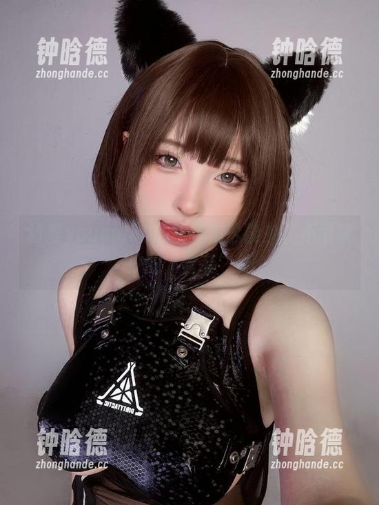 幼爱youmeko的写真怎么能少了不可缺少的“套装”？