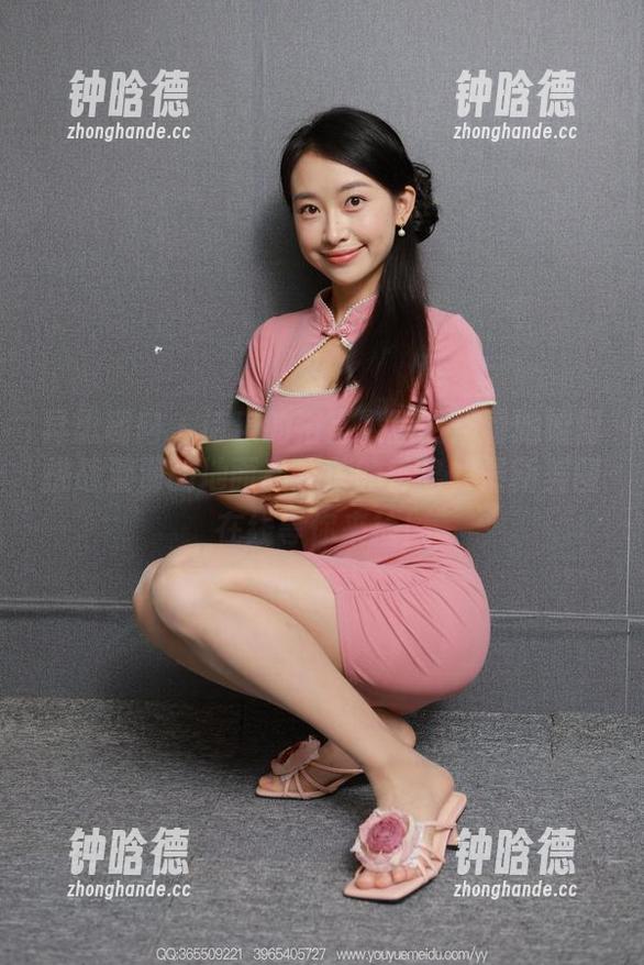 异思趣向-诗琪 异思趣向 - 诗琪的浴室大冒险:看她如何挑战湿滑的地面和掉落的香皂,最新美图在线等你来捡!