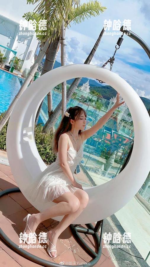 御子Yumiko 原图之白,让人觉得是不是要戴着太阳镜来看御子Yumiko的高清写真?