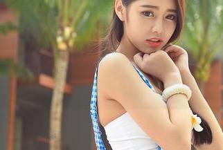 推女神 – 施忆佳+眼镜=免费原图的神奇化学反应？