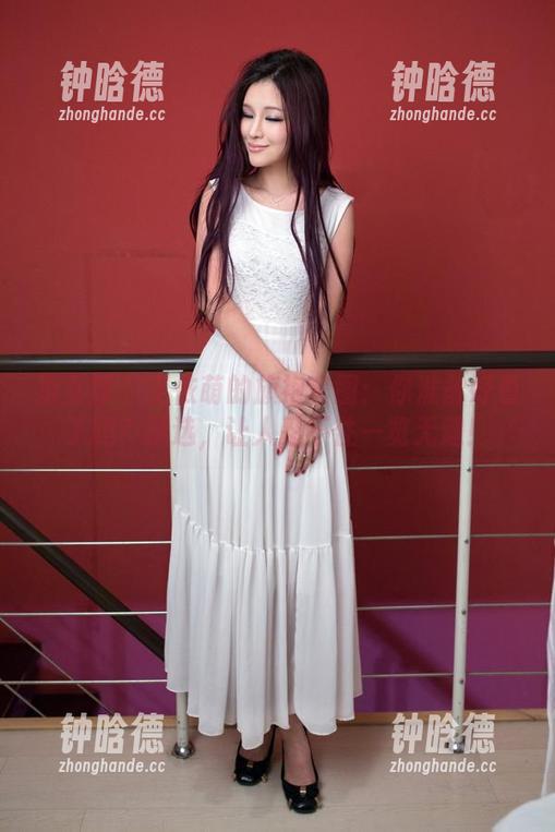 推女郎-王依萌 推女郎 - 王依萌的旗袍套图:你准备好看了吗?精选,让人忍不住一览无遗!