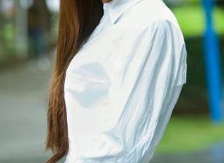 推女郎 – 私拍之余，王馨瑶的连衣裙到底要怎么穿才能把我对时尚的审美拯救回来？