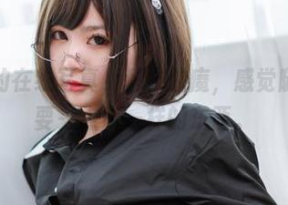 是青水的在线写真，科技魅魔，感觉随时可能要来点不一样的东西。