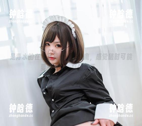 是青水的在线写真，科技魅魔，感觉随时可能要来点不一样的东西。