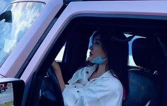 微密圈 – 看！浴室墙壁上的小花花，林子琳喵原图大揭晓！