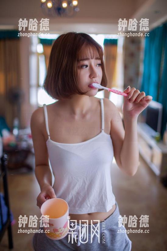 果团网-小九九 果团网 - 小九九的美脚,没想到图集里的资源这么吸睛呀