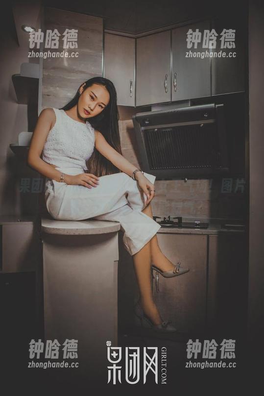 果团网 - 蜜桃Q妹儿拿出女王气场！图片资源：谁说可爱不能霸气？