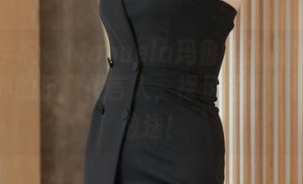 模范学院 – Manuela玛鲁娜的脚丫子：时尚界的沉默代言人，裸足写真集资源大放送！