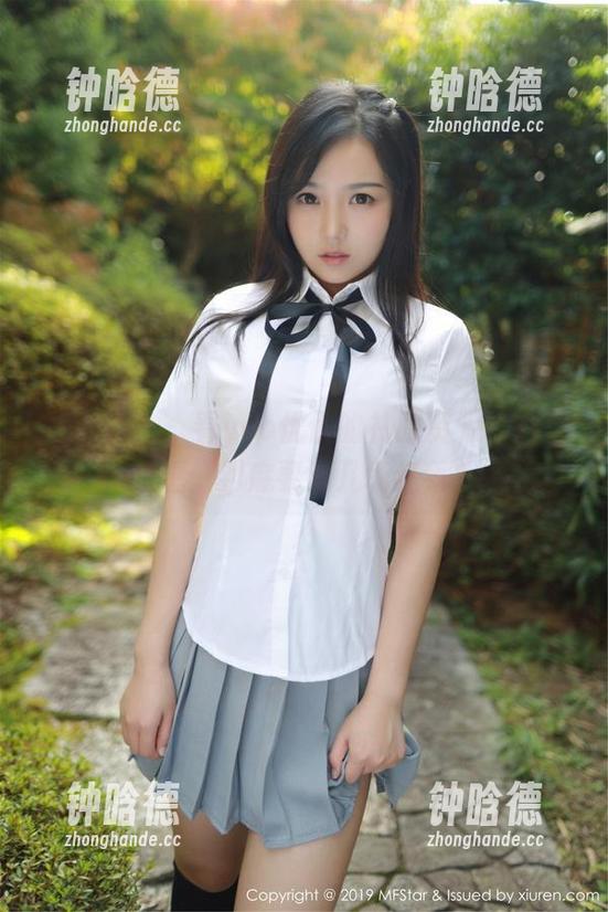 模范学院 - 看yoo优优的礼服资源，心里暗想：到底要跑几场红毯？