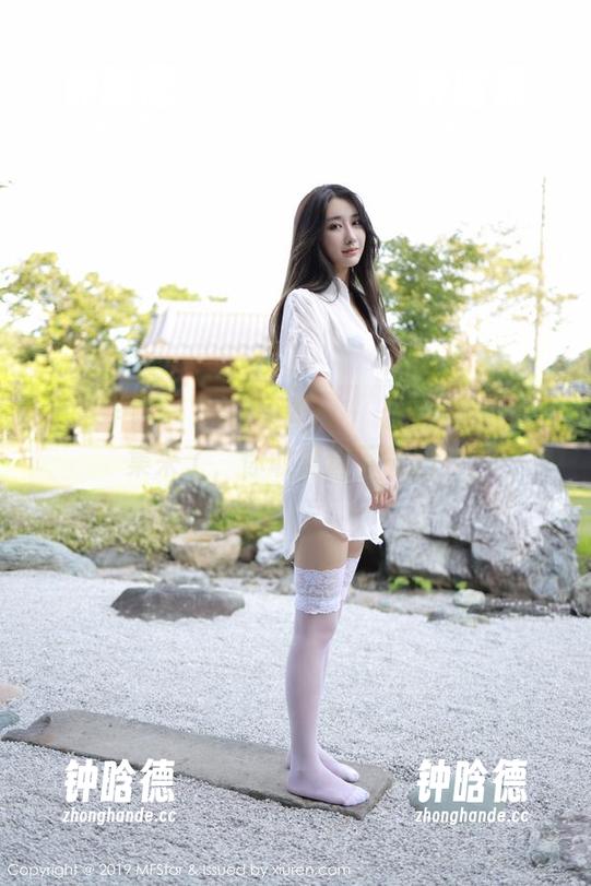 模范学院-婠婠么 模范学院 - 水流潺潺,婠婠么的泳池写真集来了,你敢黑进下载吗?