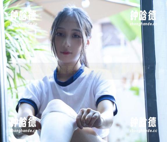 浅安安 银框之下的四重奏:浅安安眼镜图册大揭晓